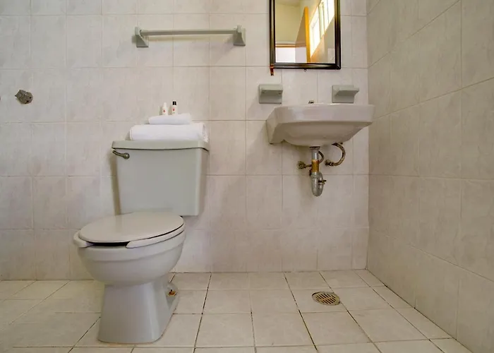 Oyo Maryjose Hotel 2*